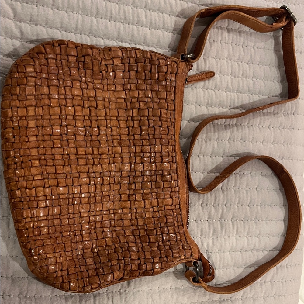 Chic Tan Woven Crossbody Shoulder Bag